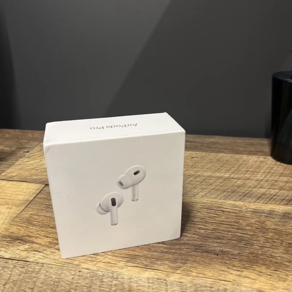 Apple AirPods Pro (2nd Generation) with MagSafe Wireless Charging Case - White